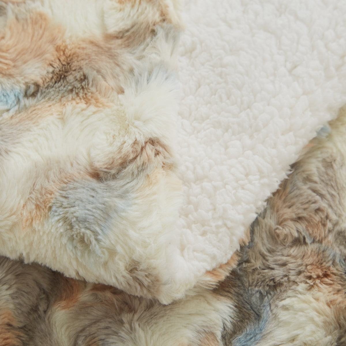 Russian Lynx Multicolor Faux Fur and Sherpa Throw Blanket – view 10