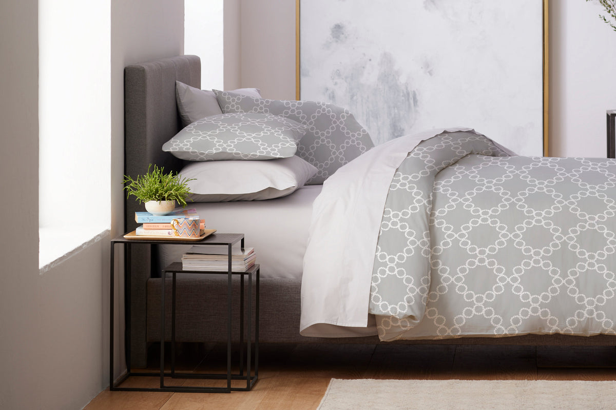Palais Sateen Cotton Duvet Cover Set with Interlocking Circle Design – view 4
