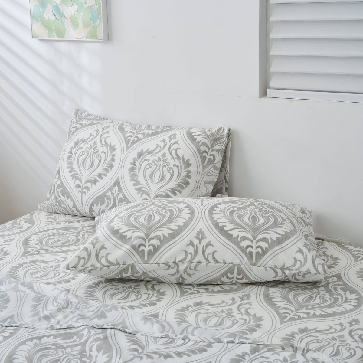 Dreamy Moon Sky Ogee Damask Gray and White Bed Sheet Set – view 10