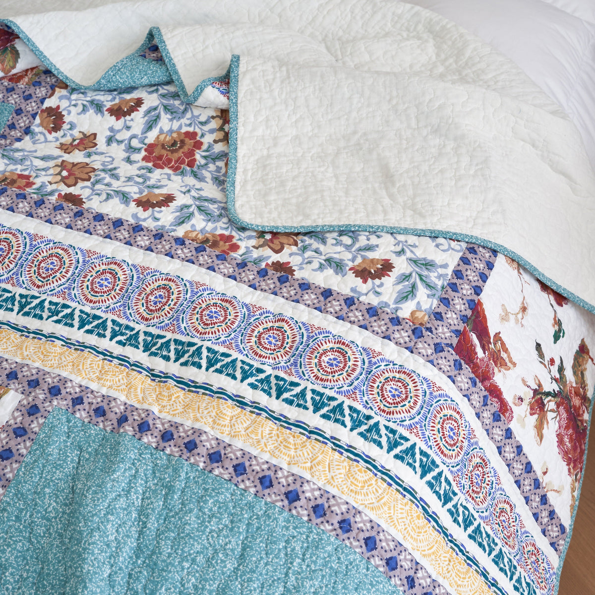 Old World Garden Hummingbirds Pastel Cotton Patchwork Quilt Set – view 2