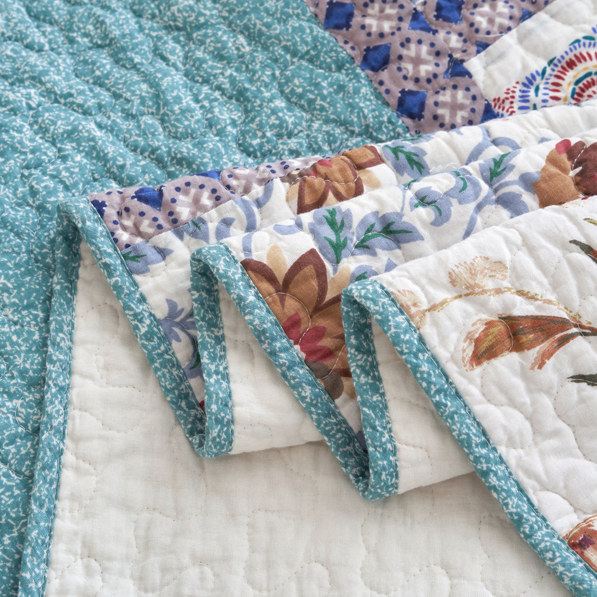 Old World Garden Hummingbirds Pastel Cotton Patchwork Quilt Set – view 4