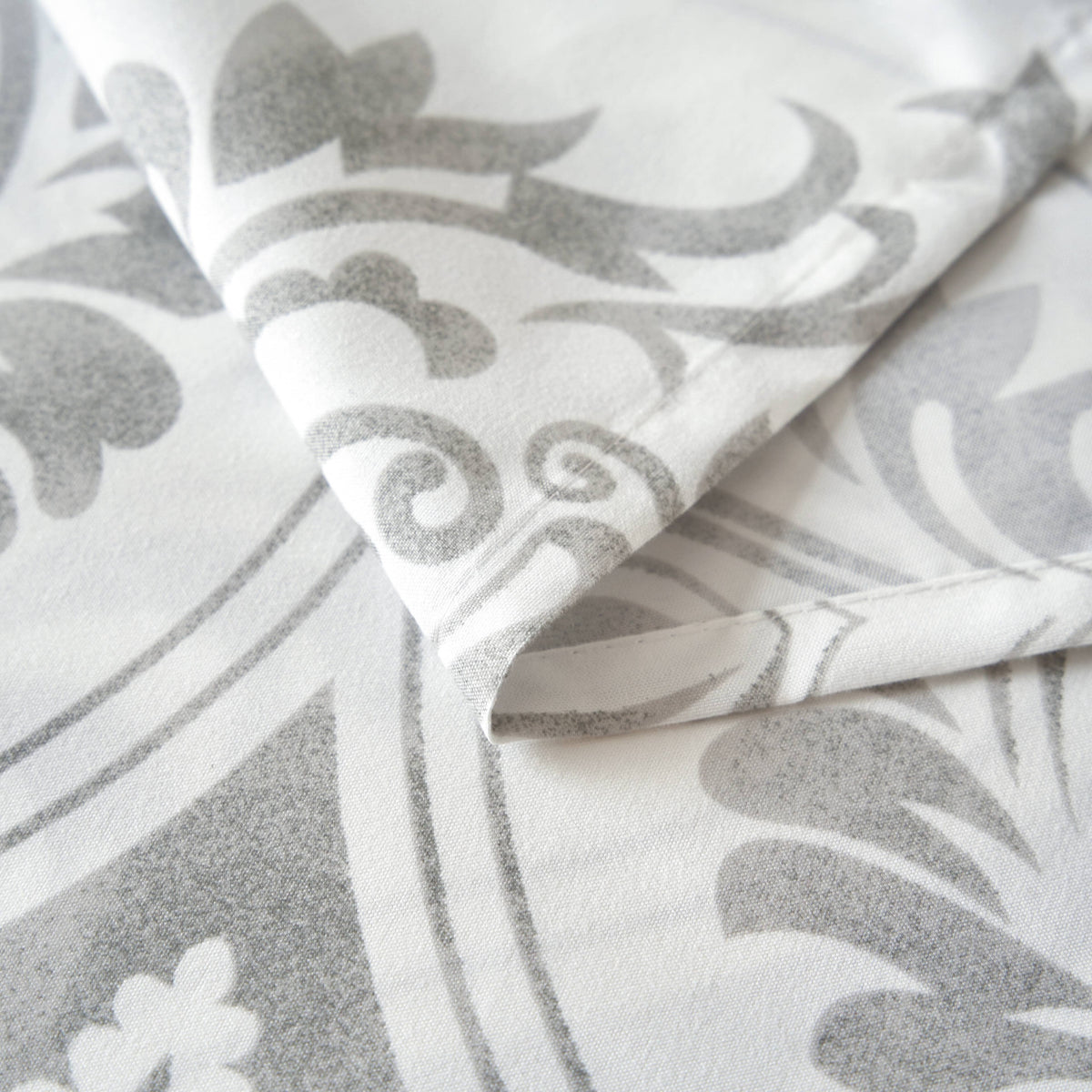 Dreamy Moon Sky Ogee Damask Gray and White Bed Sheet Set – view 5