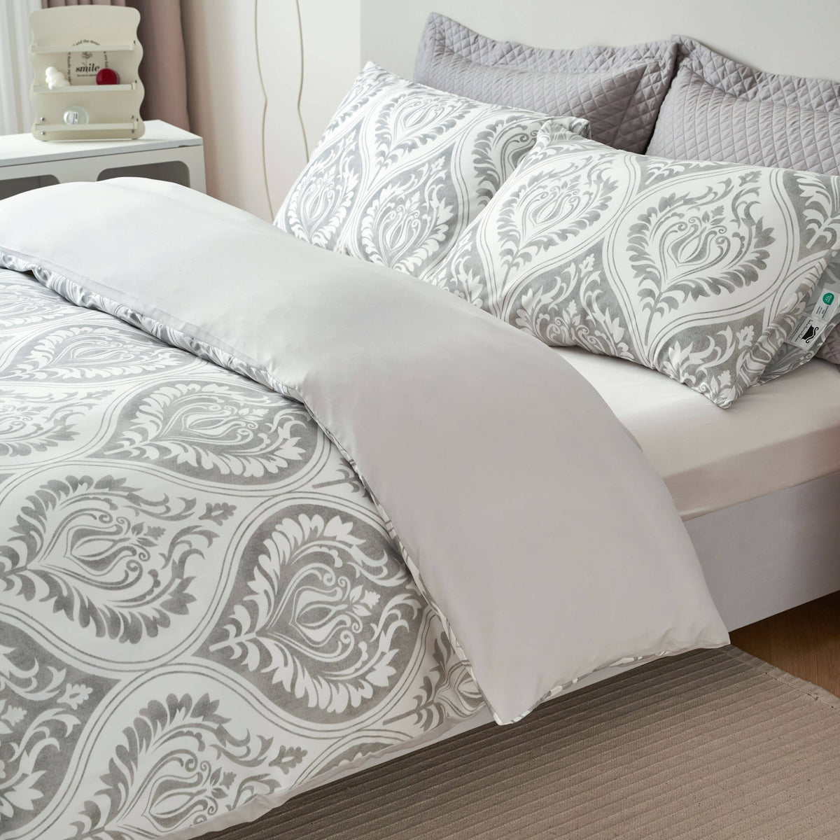 Dreamy Moon Sky Ogee Damask Reversible Duvet Cover in Gray and White – view 7