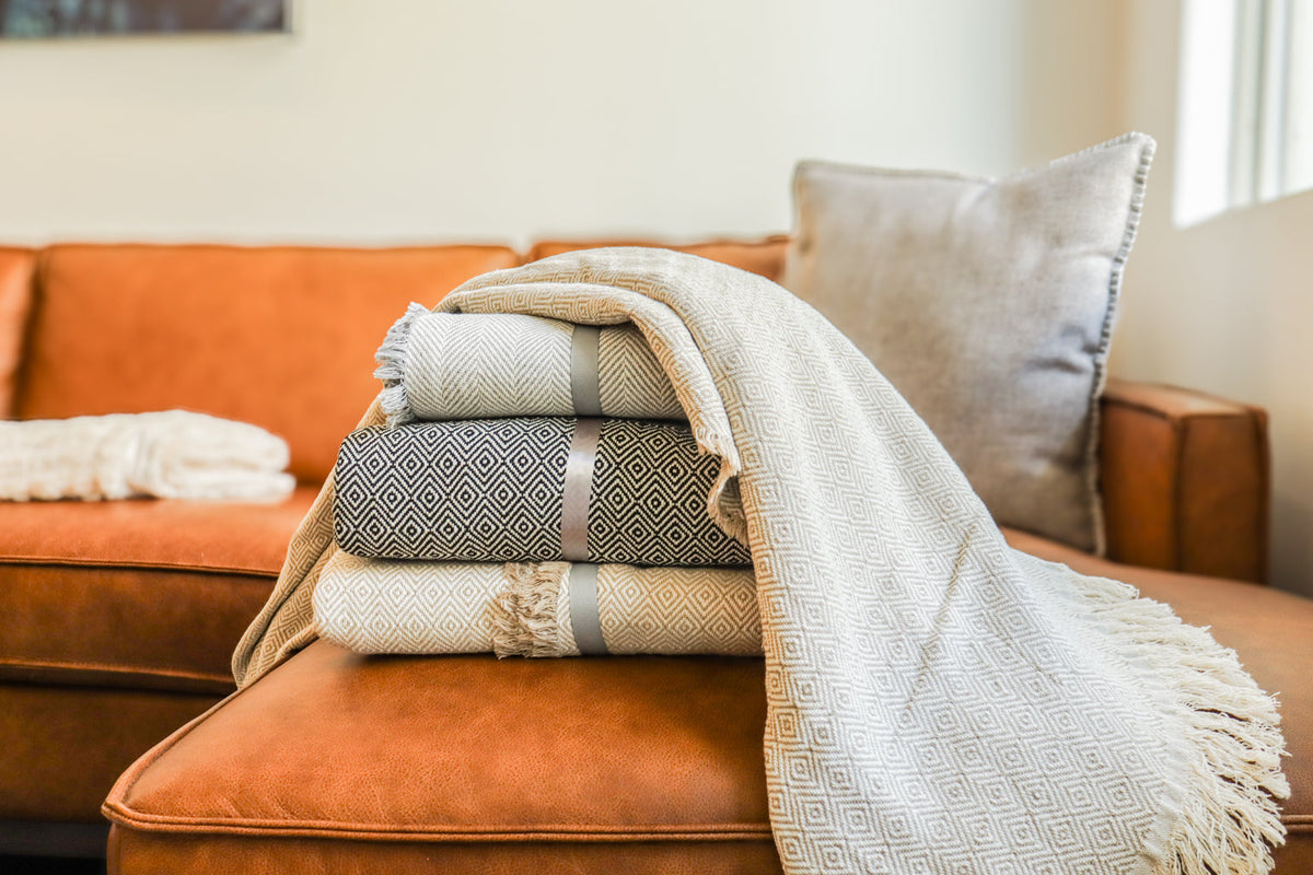 100% Cotton Patterned Throw Blanket for Modern Living