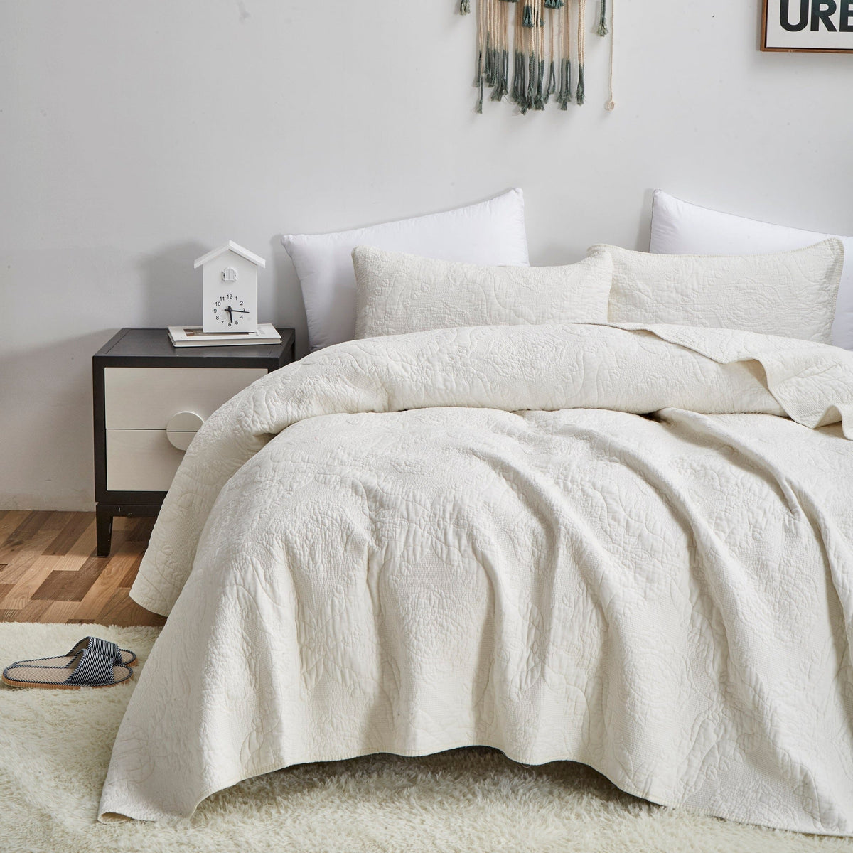 Ivory Cotton Matelassé Quilt Set with Damask Stitch Pattern