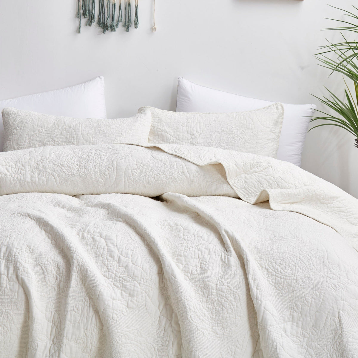 Vanilla Cream Ivory Paisley Damask Matelassé Cotton Quilt Set – view 4