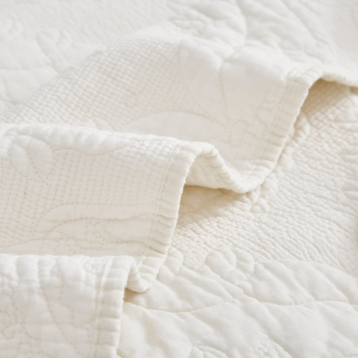 Vanilla Cream Ivory Paisley Damask Matelassé Cotton Quilt Set – view 8