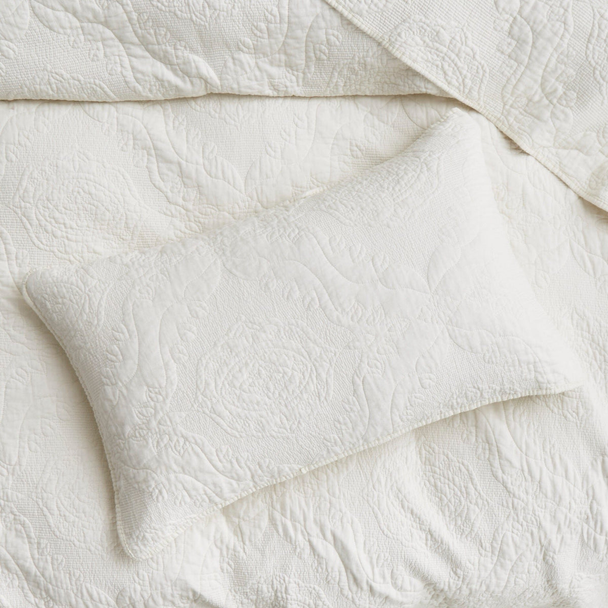 Vanilla Cream Ivory Paisley Damask Matelassé Cotton Quilt Set – view 5