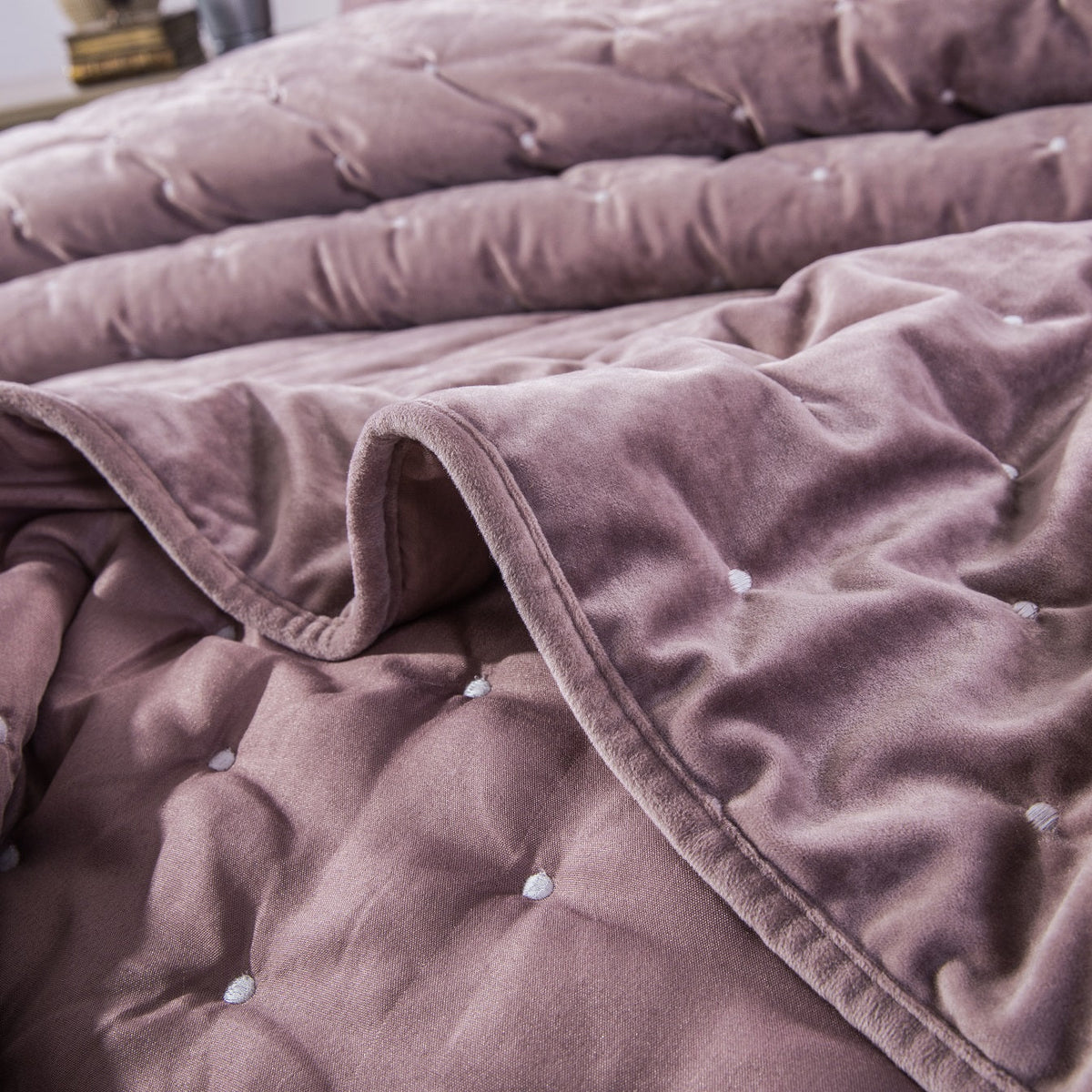 Purple Mauve Diamond Tufted Velvet Quilt Set – Plush Dreams – view 3