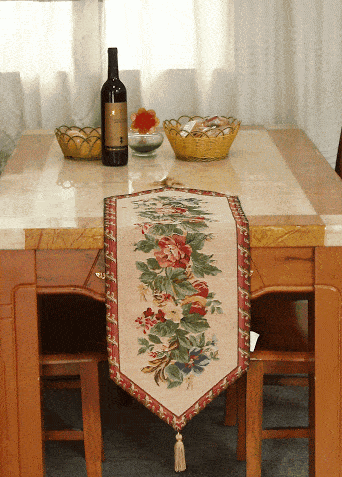 Cotton-Polyester Woven Table Runner with Festive Yuletide Blooms
