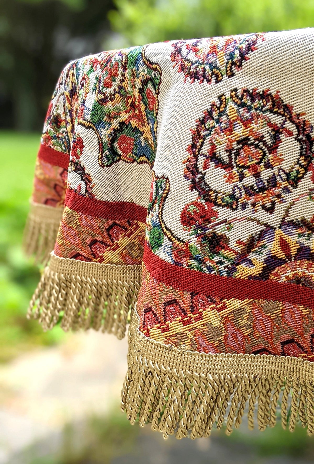 Elegant Ivory Ornate Paisley Woven Tapestry Tablecloth – view 16