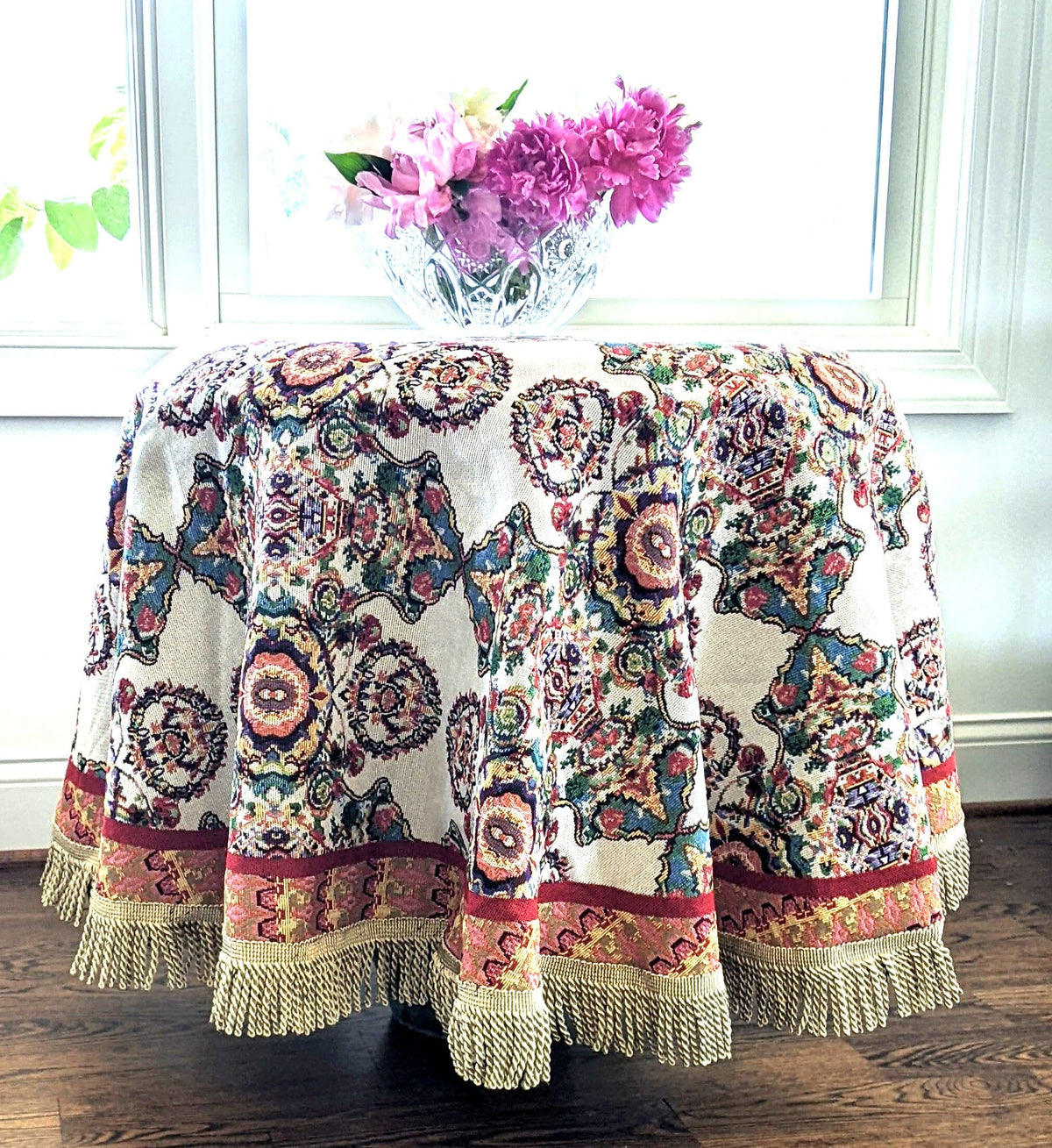 Elegant Ivory Ornate Paisley Woven Tapestry Tablecloth – view 3