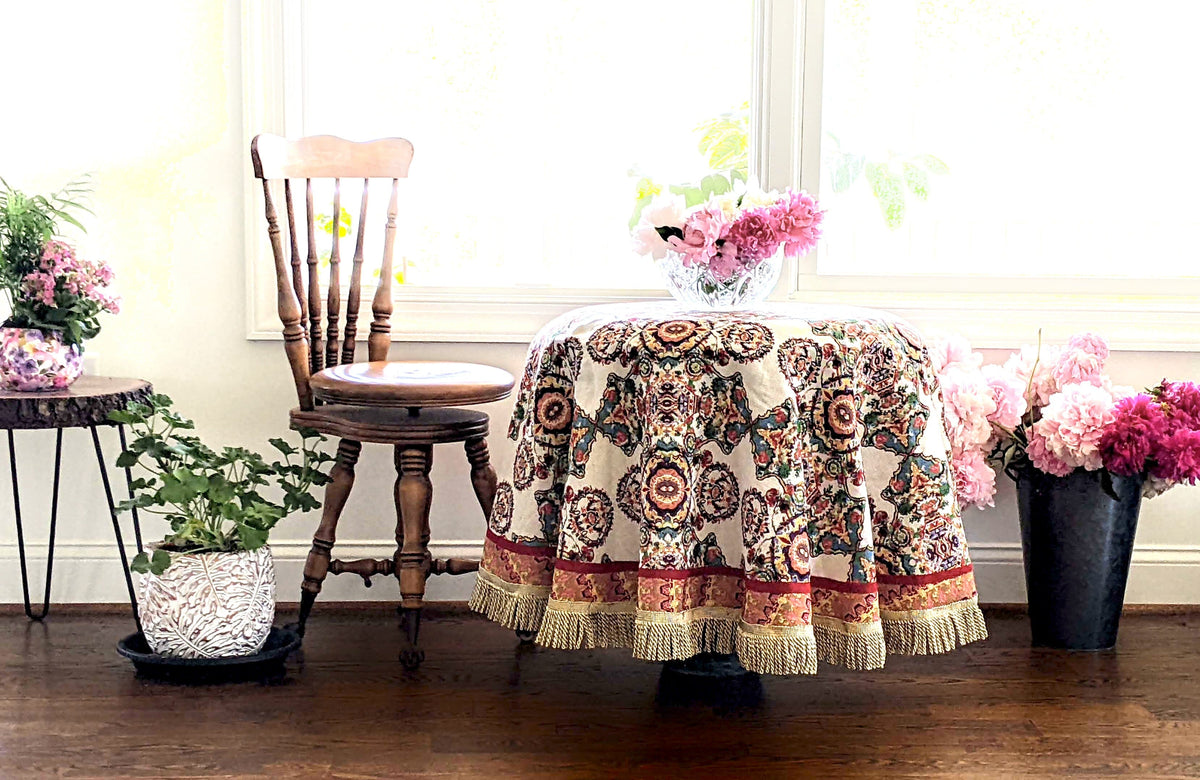 Elegant Ivory Ornate Paisley Woven Tapestry Tablecloth – view 4