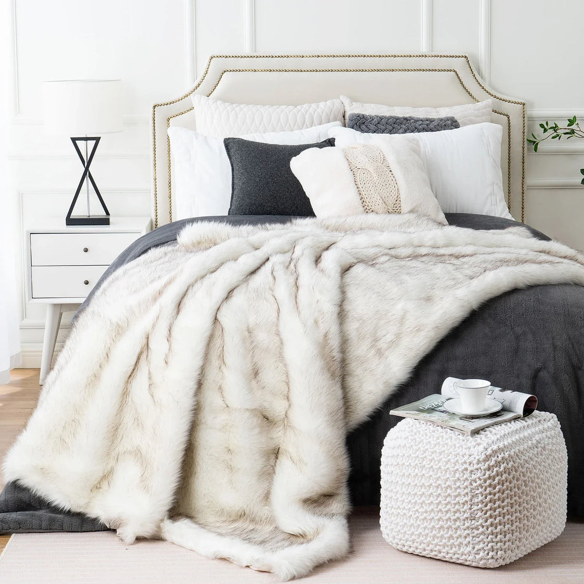 Plush Acrylic and Polyester Faux Fur Throw Blanket – view 3