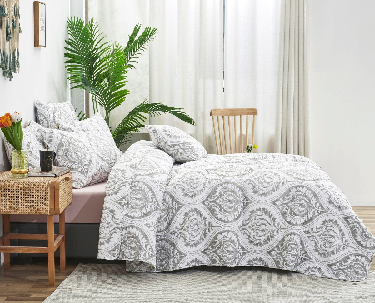 Moon Sky Heather Gray Ogee Damask Reversible Quilt Set – view 4