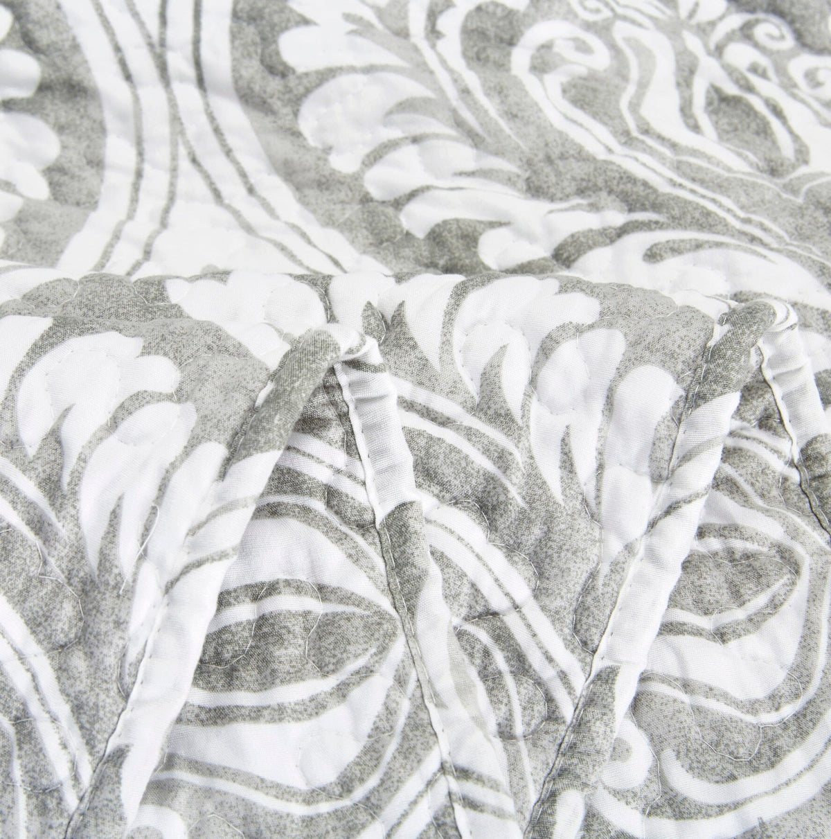 Moon Sky Heather Gray Ogee Damask Reversible Quilt Set – view 6