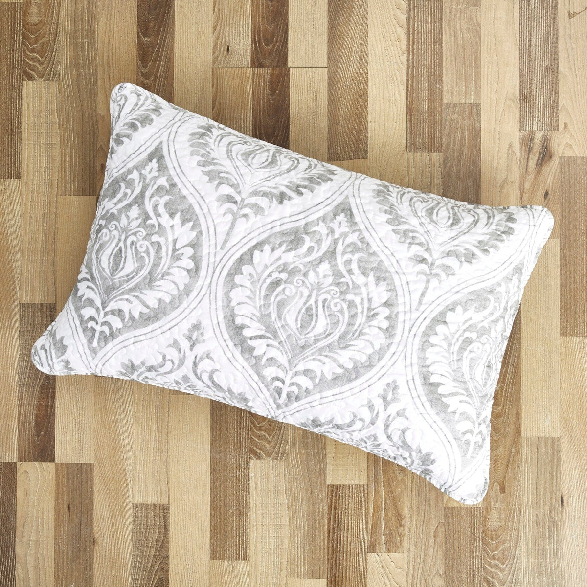 Moon Sky Heather Gray Ogee Damask Reversible Quilt Set – view 9