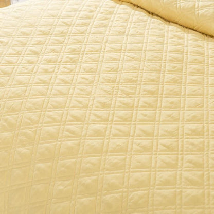 Buttercup Puffs Yellow Diamond Matelasse Scalloped Quilt Set – view 5
