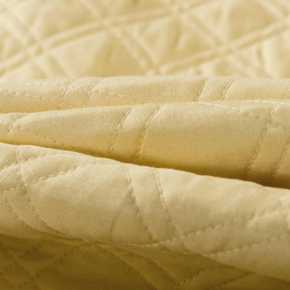 Buttercup Puffs Yellow Diamond Matelasse Scalloped Quilt Set – view 6