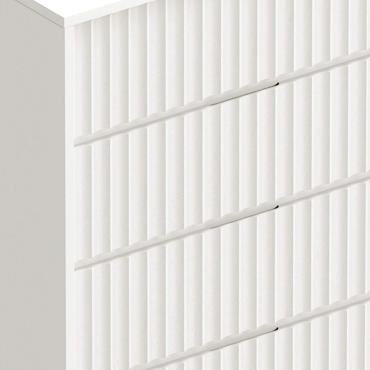Blanca White Mahogany 5-Drawer Chest with Scalloped Drawer Fronts – view 3
