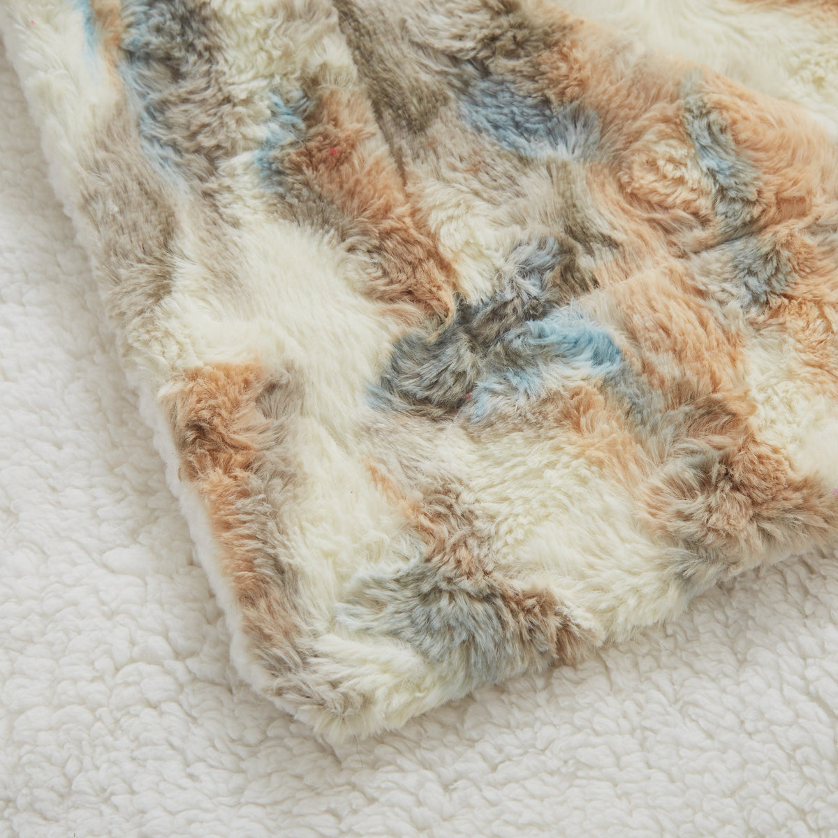 Russian Lynx Multicolor Faux Fur and Sherpa Throw Blanket – view 7