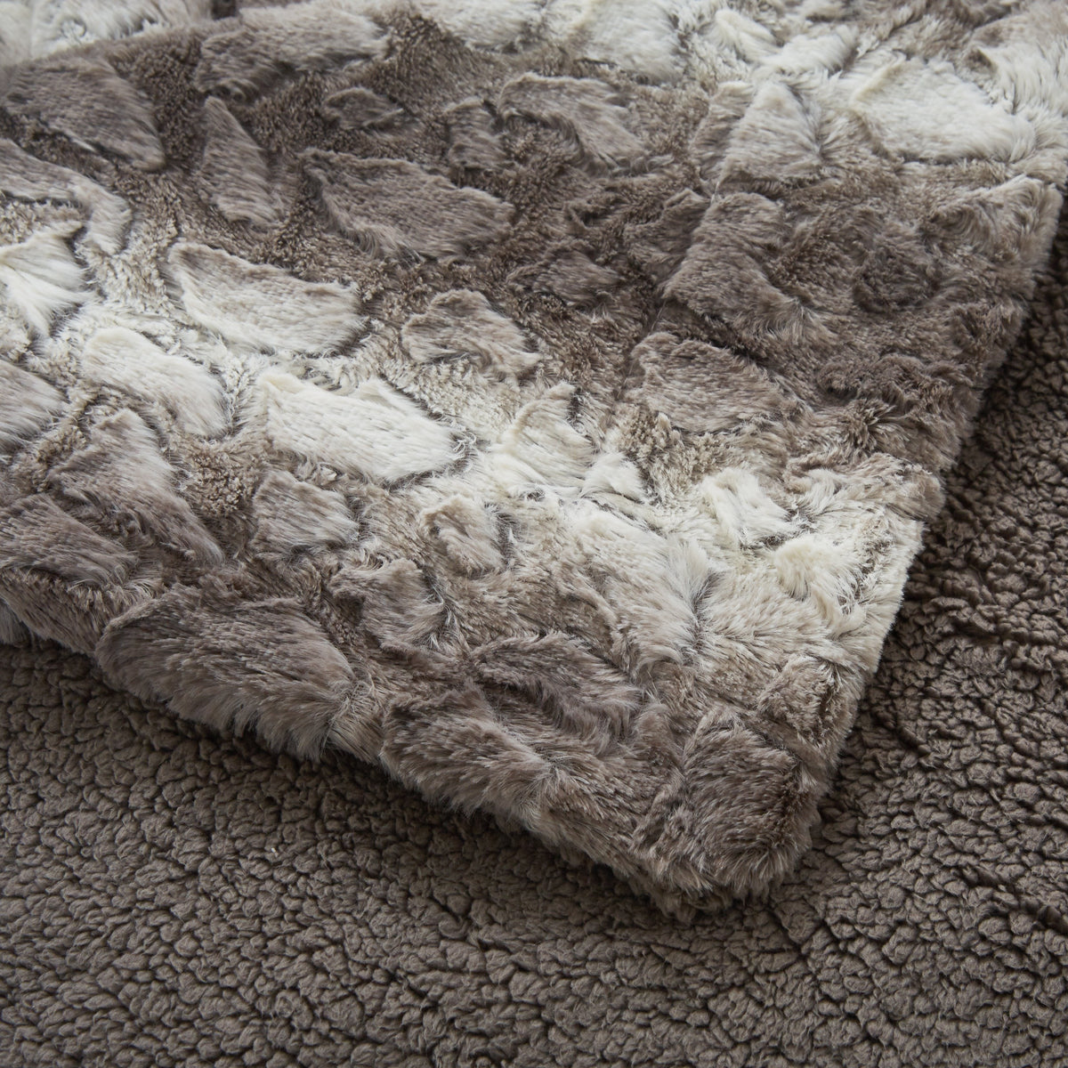 Silver Snow Giraffe Embossed Faux Fur and Sherpa Throw Blanket – view 6