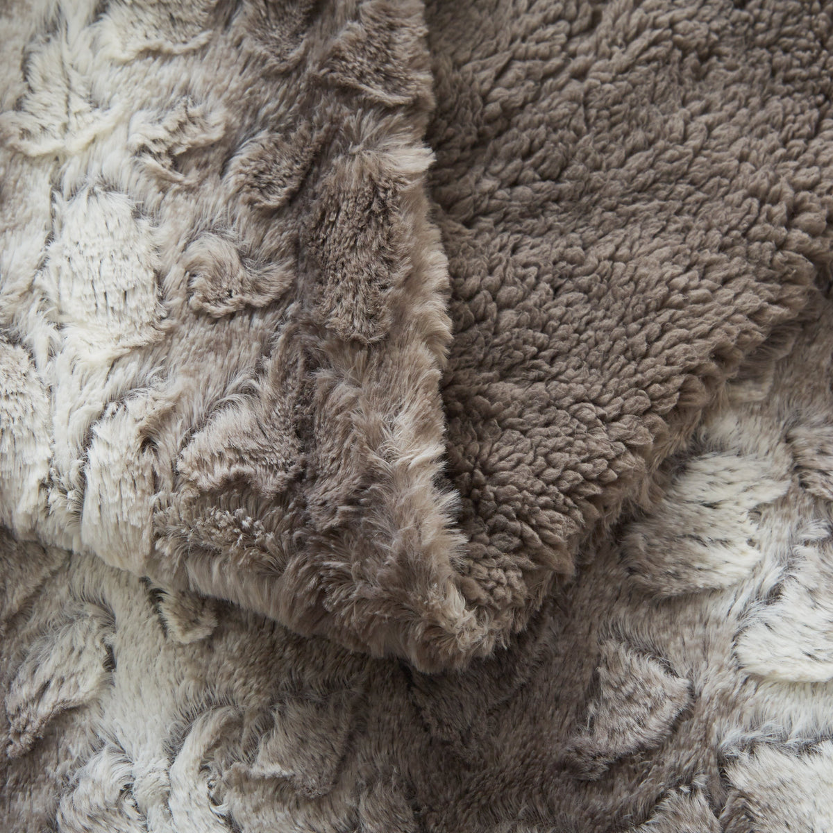 Silver Snow Giraffe Embossed Faux Fur and Sherpa Throw Blanket – view 8