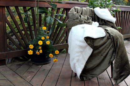 Evergreen Green Micro Fleece and Sherpa Throw Blanket – view 7