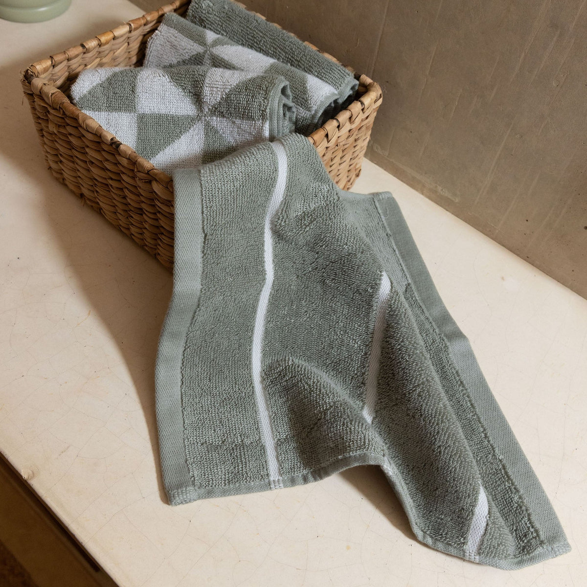 Deia Australian Cotton Bath Towels, 600 GSM Plush Towels and Sets – view 3