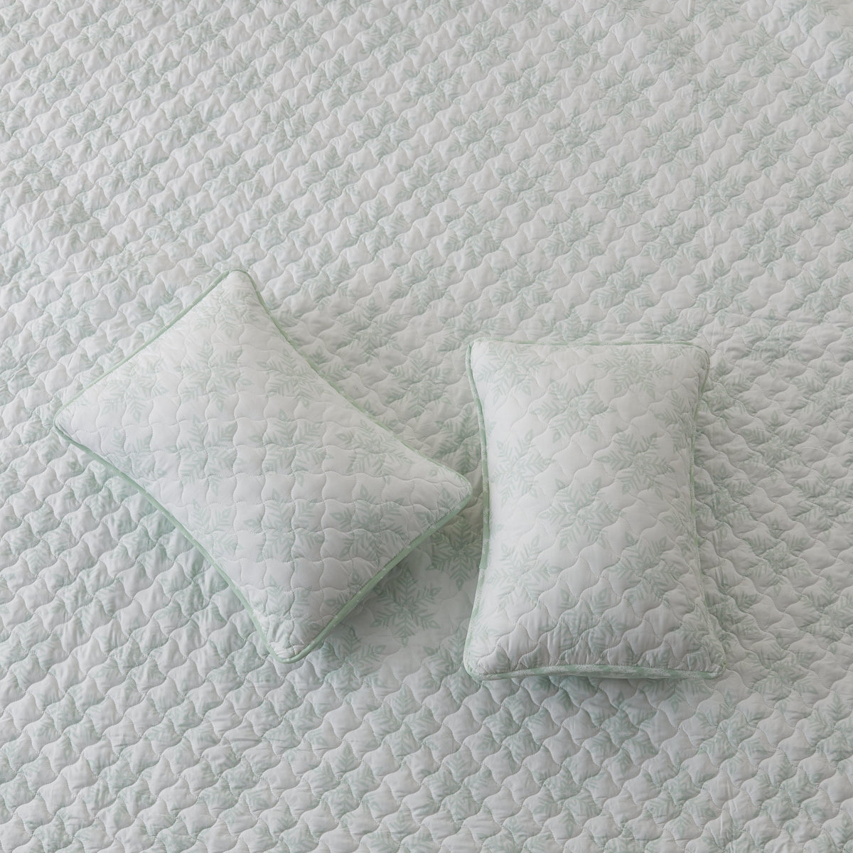 Large Blue Snowflake Winter Quilt Set – Noemi Collection – view 4
