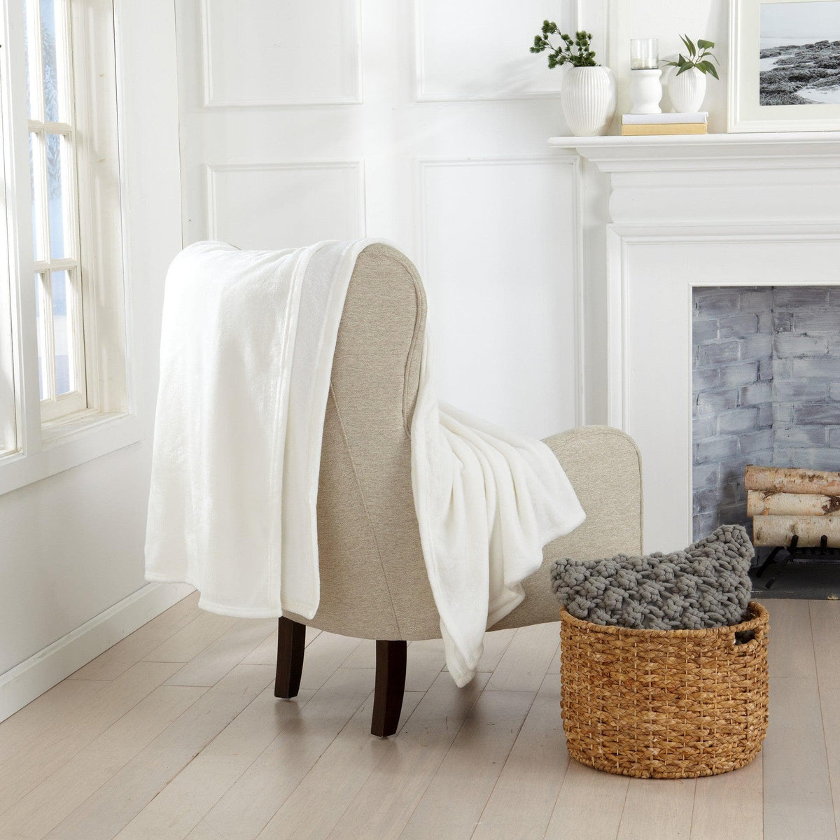 Avianna Collection Velvet Plush Bed Blanket in Twin to King and Throw – view 38