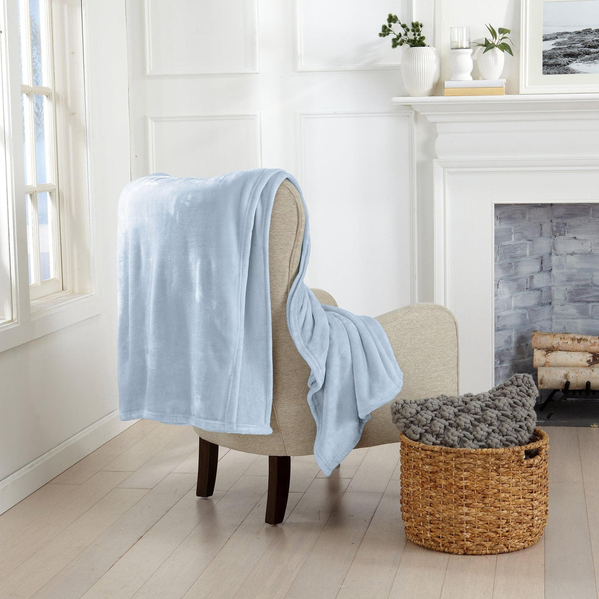 Avianna Collection Velvet Plush Bed Blanket in Twin to King and Throw – view 2