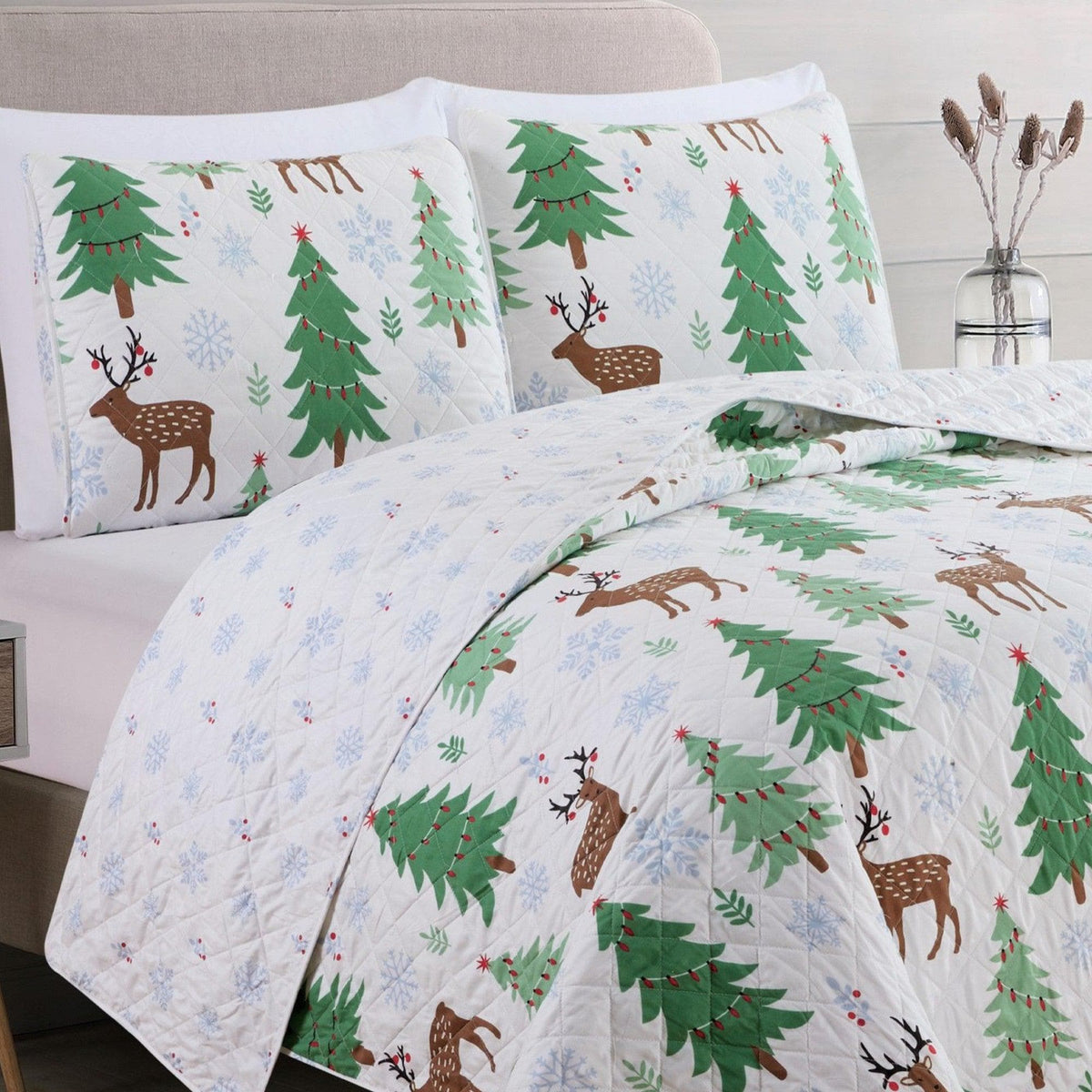 Holly Collection Deer, Trees and Snow Christmas Quilt Set – view 11