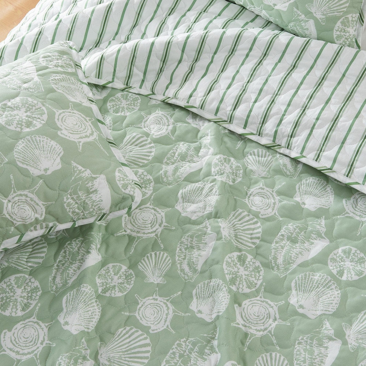 Emerald Bay Green Seashell Microfiber Quilt Set with Shams – view 2