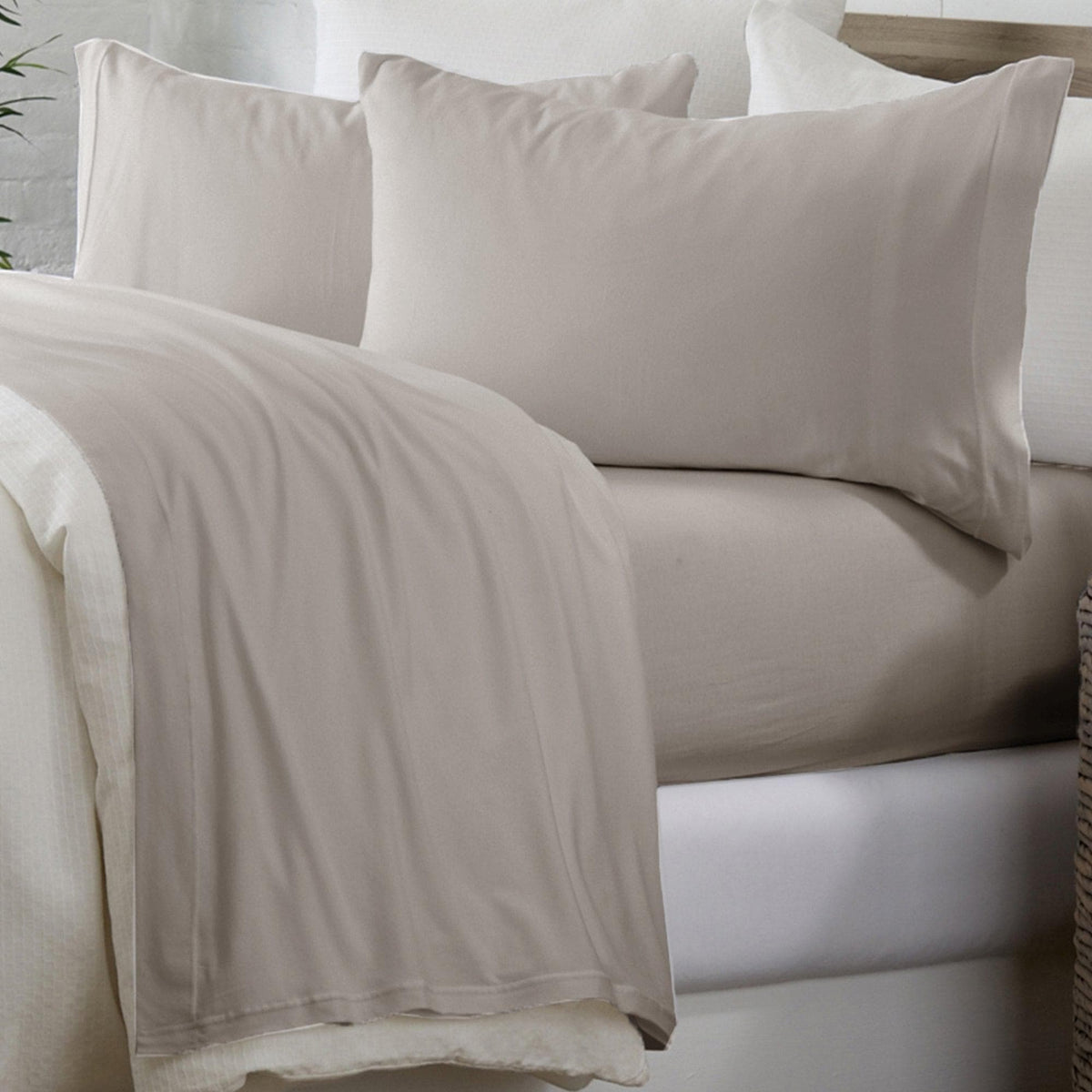 600 Thread Count Cotton Sheet Set – Murphy Collection – view 2