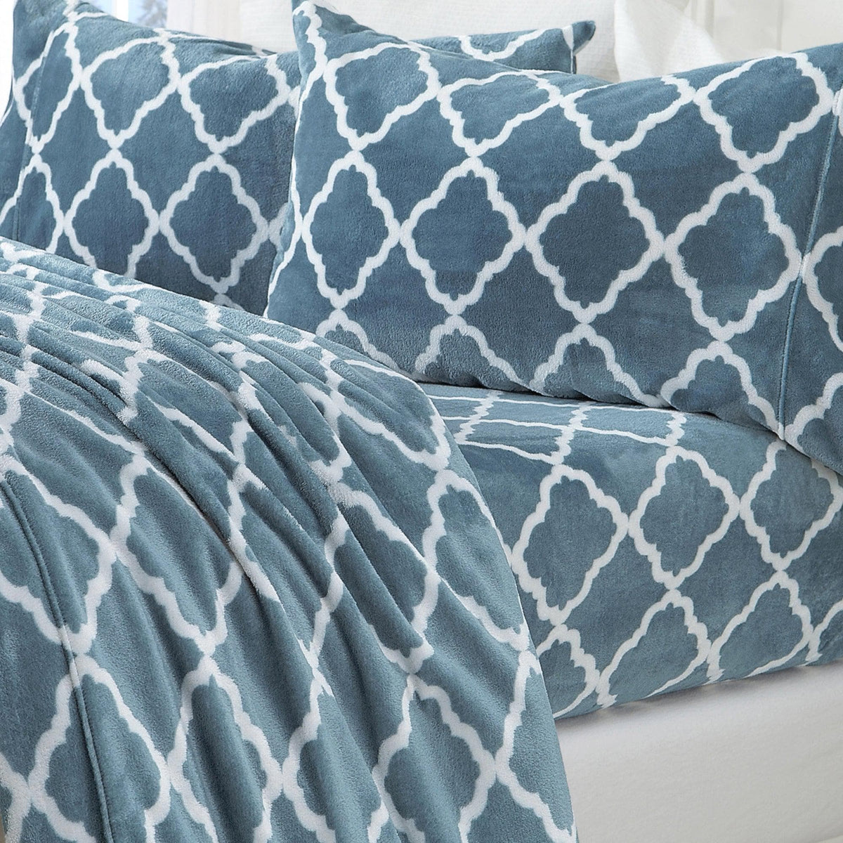 Printed Velvet Plush Sheet Set – Velvet Luxe Lattice Collection – view 9
