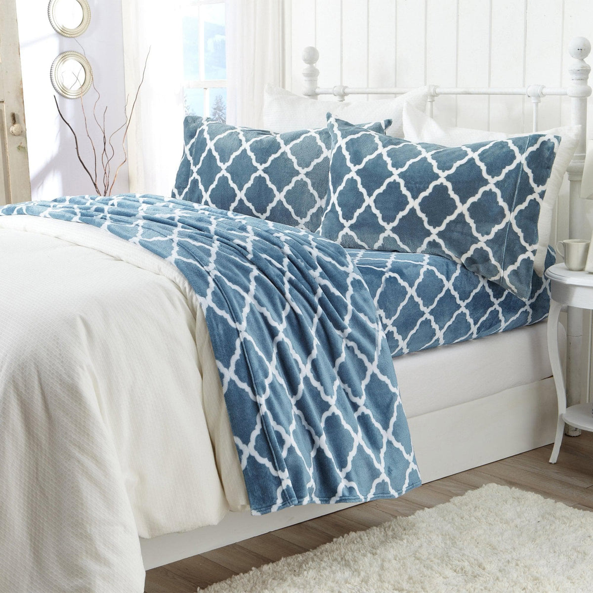 Printed Velvet Plush Sheet Set – Velvet Luxe Lattice Collection – view 11