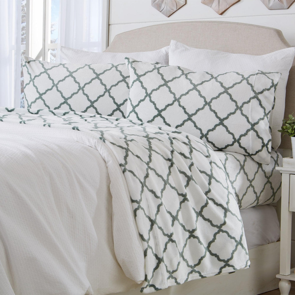 Printed Velvet Plush Sheet Set – Velvet Luxe Lattice Collection – view 15