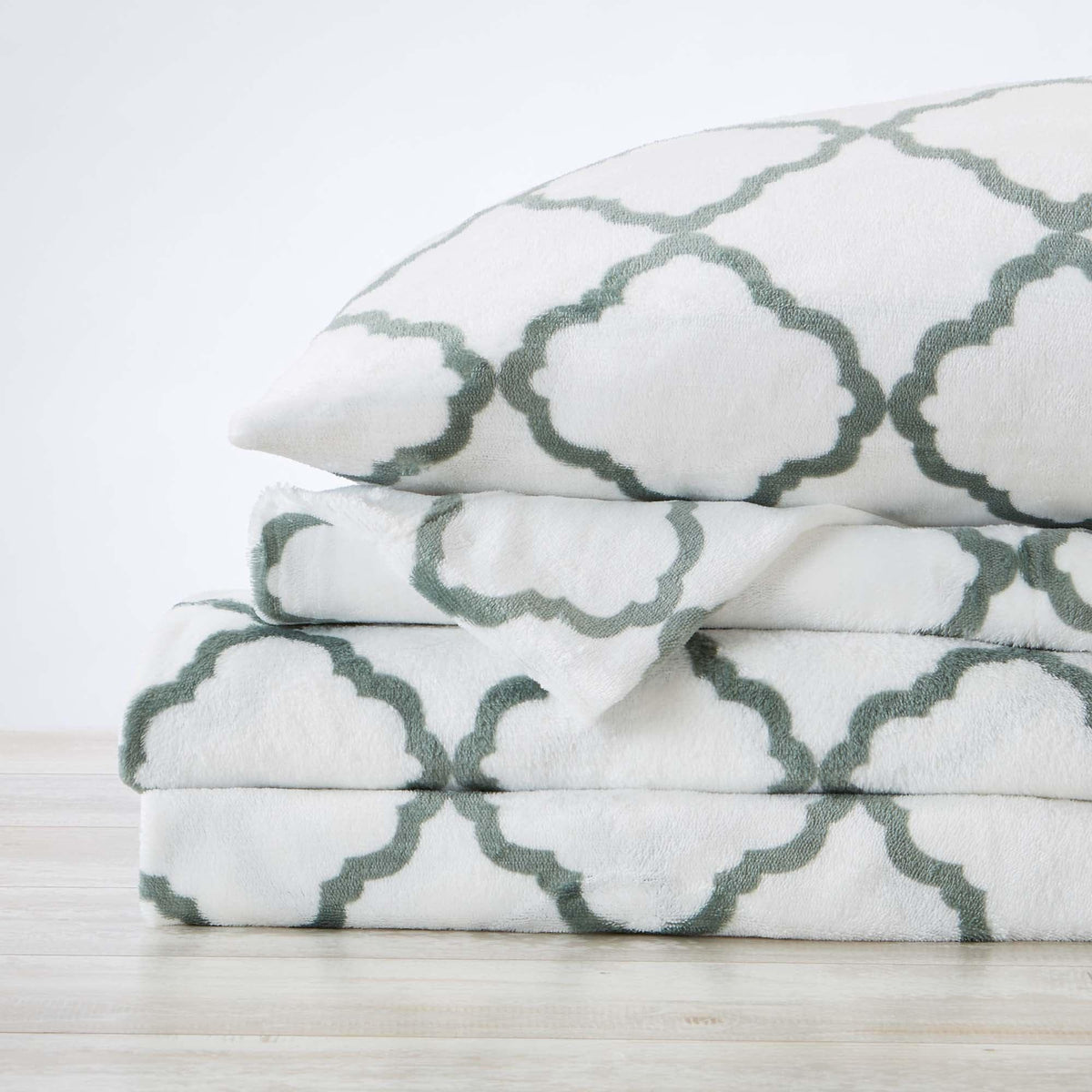 Printed Velvet Plush Sheet Set – Velvet Luxe Lattice Collection – view 16