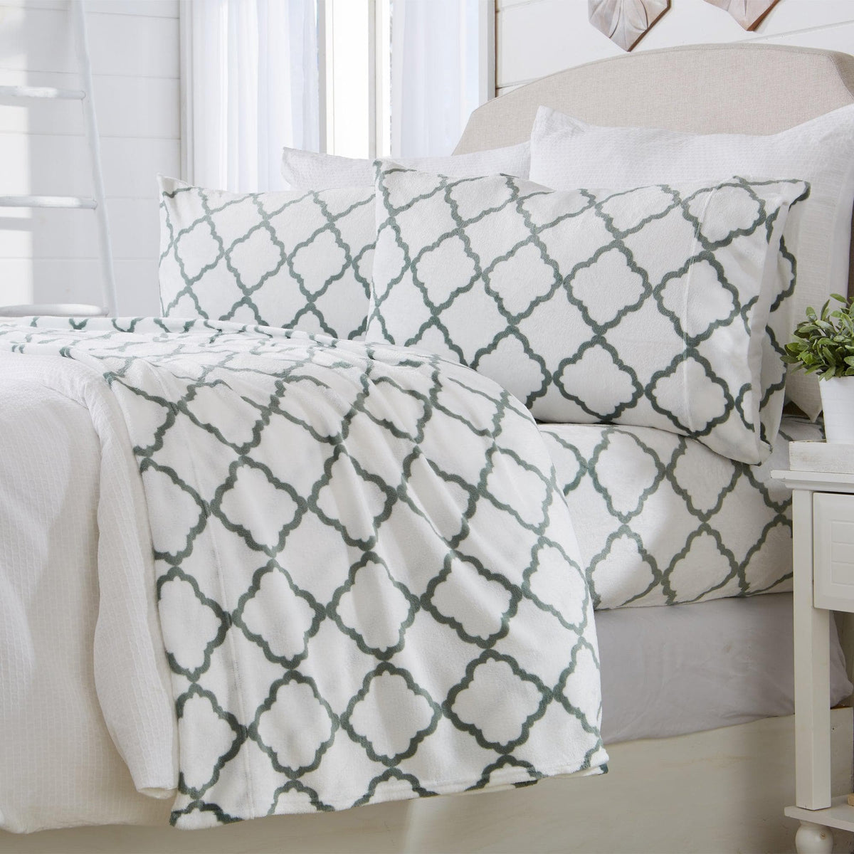 Printed Velvet Plush Sheet Set – Velvet Luxe Lattice Collection – view 18