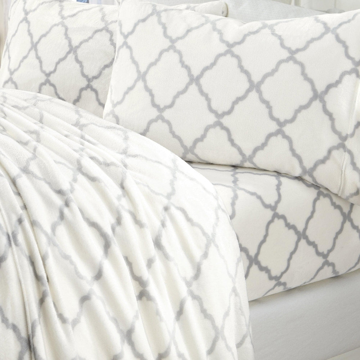 Printed Velvet Plush Sheet Set – Velvet Luxe Lattice Collection – view 21