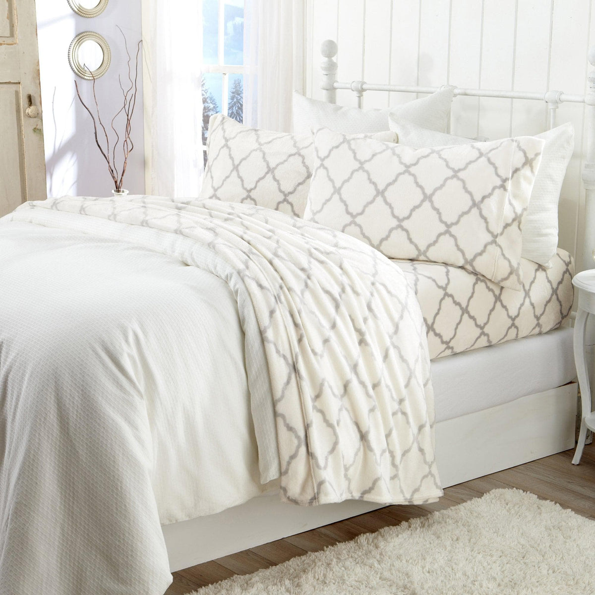 Printed Velvet Plush Sheet Set – Velvet Luxe Lattice Collection – view 24
