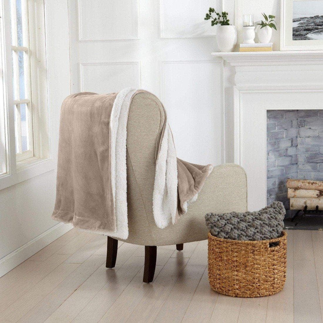 Kinsley Collection Velvet Plush Sherpa Luxury Bed Blanket and Throw – view 9