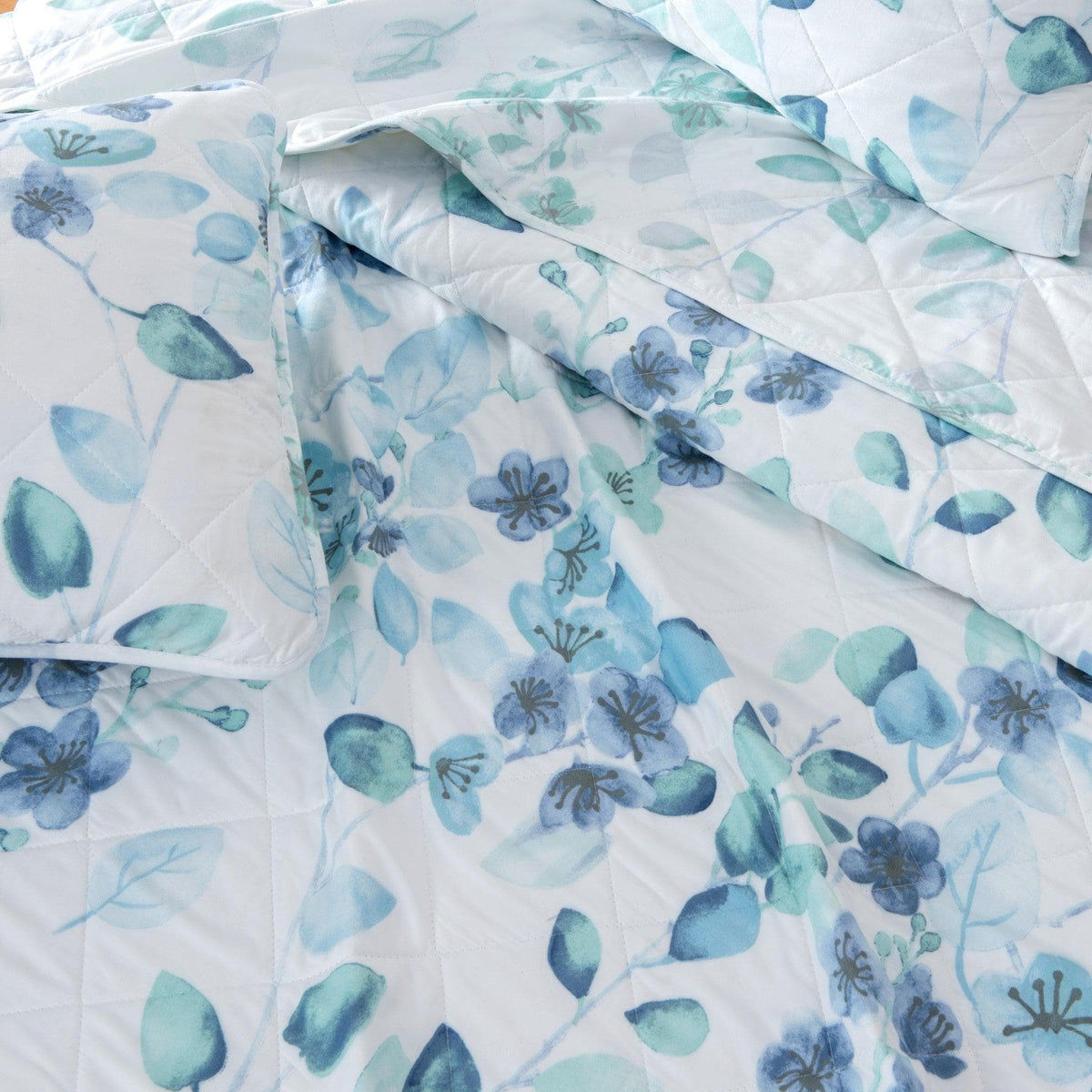 Miranda Watercolor Floral Leaves Quilt Set – Three-Piece – view 2
