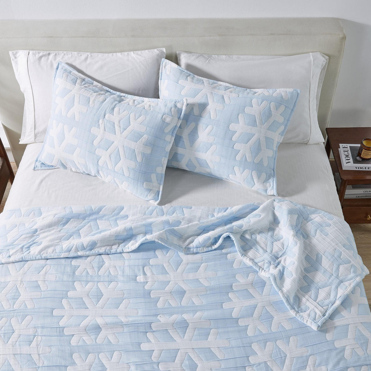 Reversible Matelassé Snowflake Quilt Set – Nino Collection – view 2