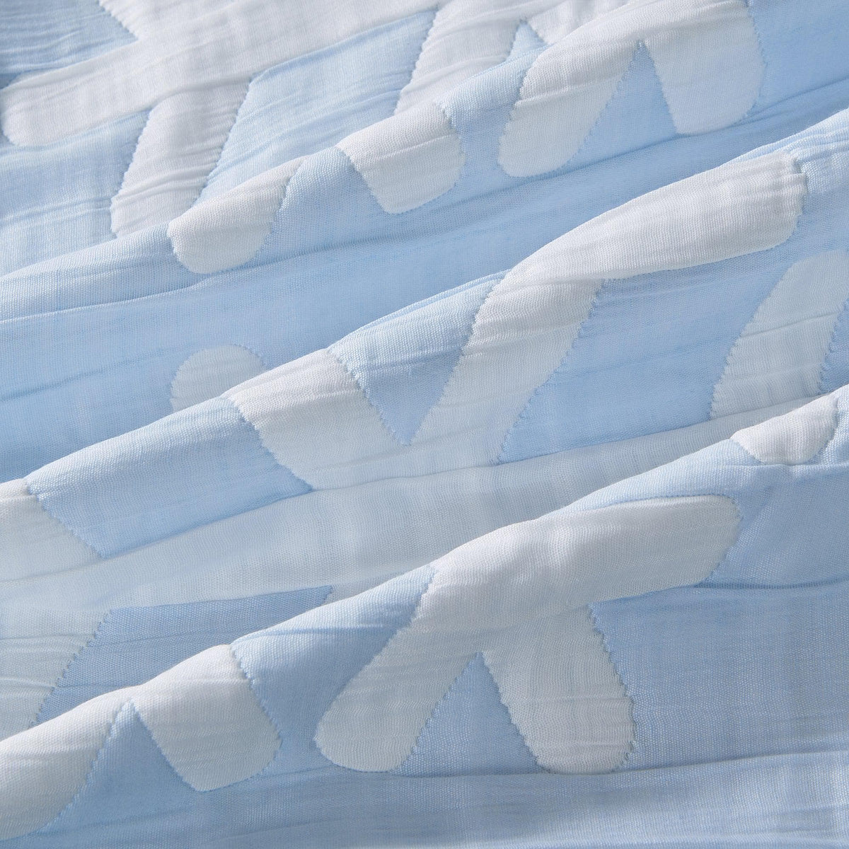 Reversible Matelassé Snowflake Quilt Set – Nino Collection – view 3