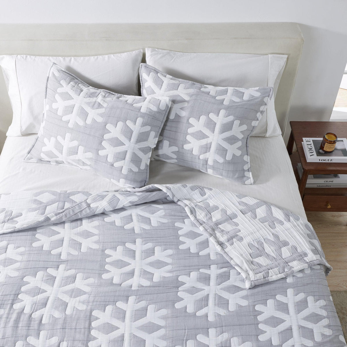 Reversible Matelassé Snowflake Quilt Set – Nino Collection – view 8