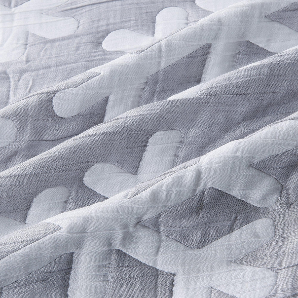 Reversible Matelassé Snowflake Quilt Set – Nino Collection – view 9