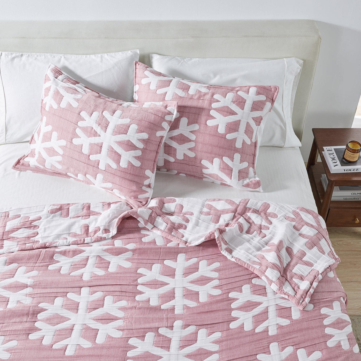 Reversible Matelassé Snowflake Quilt Set – Nino Collection – view 14