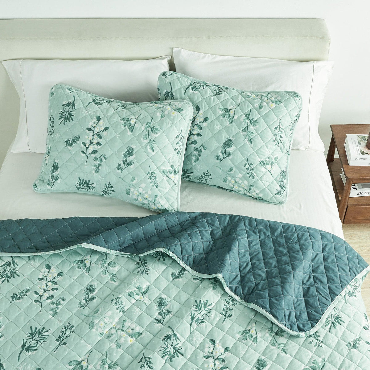 Snowy Botanical Winter Branch Reversible Quilt Set – Mariela Collection – view 2
